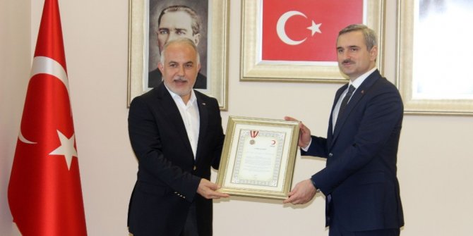 Kızılay’dan AK Parti’ye teşekkür ziyareti