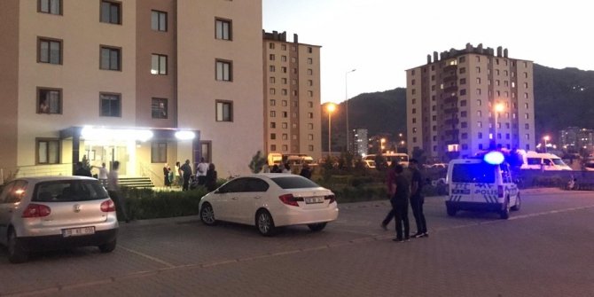 Av tüfeği ile kendini vurdu