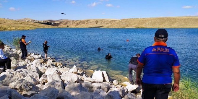 Serinlemek için girdiği baraj gölünde boğuldu