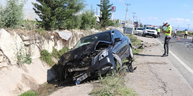 Sinop Valisi'nin içinde bulunduğu otomobil kaza yaptı: 1 ölü, 5 yaralı