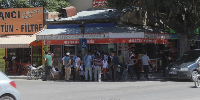 Konya'da "sosyal mesafesiz" alışveriş tepki topladı