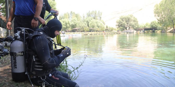 Sivas Valisi, doğal akvaryum Gökpınar Gölü'ne dalış yaptı