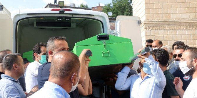 Vahşice öldürülen üniversite öğrencisi Pınar Gültekin son yolculuğuna uğurlandı