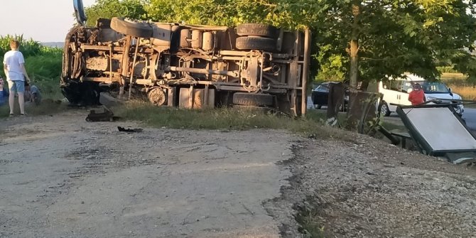 Kocaeli’de kamyon ve otomobil çarpıştı: Ölü ve yaralılar var