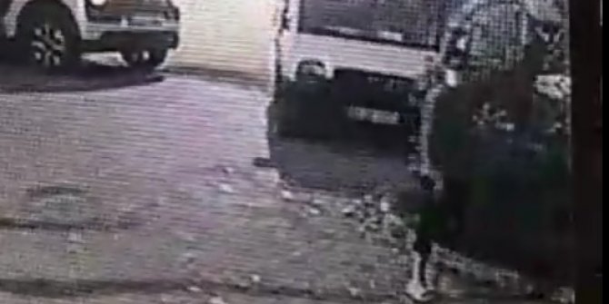Hastane önünde yanan araç paniğe neden oldu