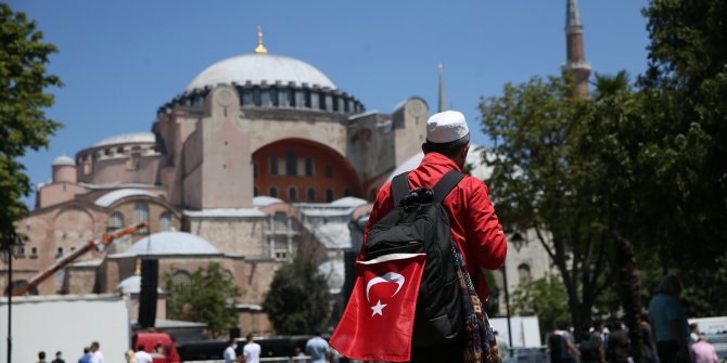 Türkiye'nin dört bir tarafından Ayasofya Camisi'nde namaz kılmak için geldiler