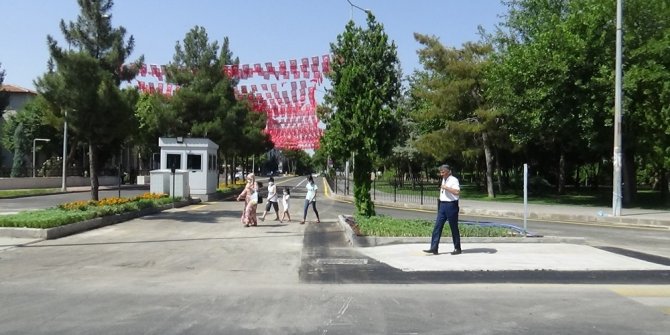 Diyarbakır’da güvenlik nedeni ile 4 yılı aşkındır kapalı olan cadde trafiğe açıldı