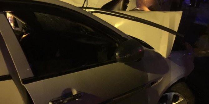 Otomobille kamyonet çarpıştı: 6 yaralı