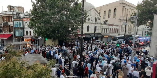 Ayasofya Camii çevresinde kalabalık artıyor