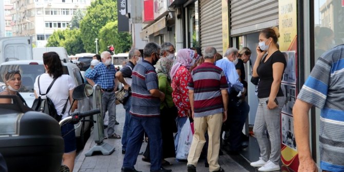 Vaka sayısının arttığı Adana’da kurallara uyan yok