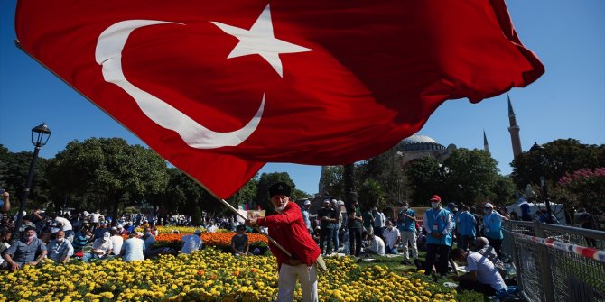 Ayasofya-i Kebir Cami-i Şerifi'nin açılışına 7'den 70'e vatandaşlardan yoğun ilgi