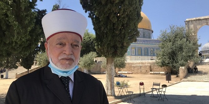 Mescid-i Aksa'nın avlusundan Ayasofya tebriği