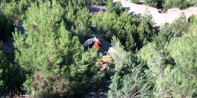 Uçuruma yuvarlanan traktörün sürücüsü öldü