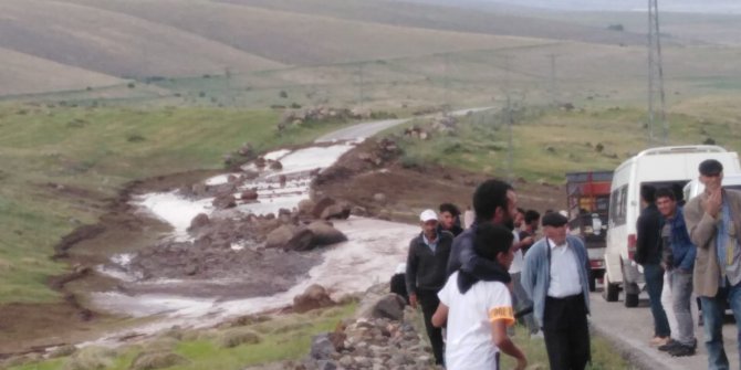 Ağrı'da sele kapılan çocuk hayatını kaybetti!
