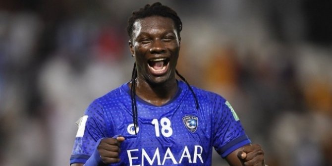 El-Hilal, Gomis'in sözleşmesini 2 yıl uzattı