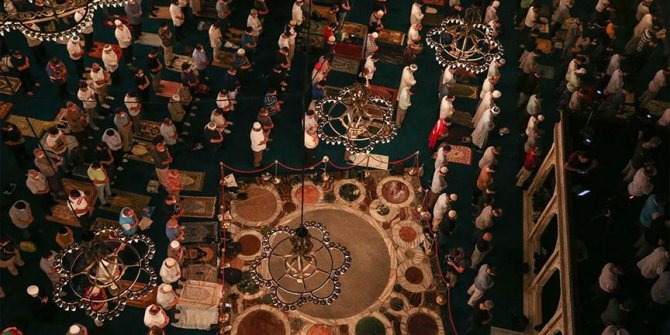 Ayasofya-i Kebir Cami-i Şerifi'nde yatsı namazı kılındı