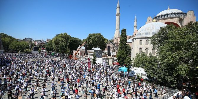 Ayasofya-i Kebir Cami-i Şerifi İngiliz basınında geniş yankı buldu