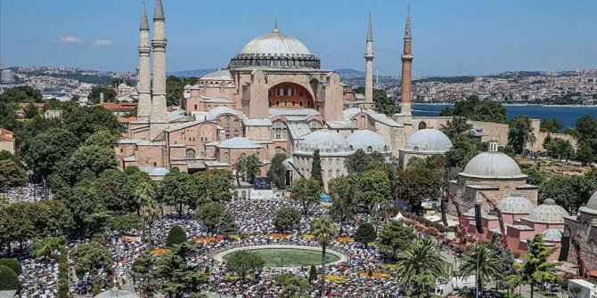 Arap akademisyen, gazeteci ve yazarlar Ayasofya'nın ibadete açılmasını memnuniyetle karşıladı