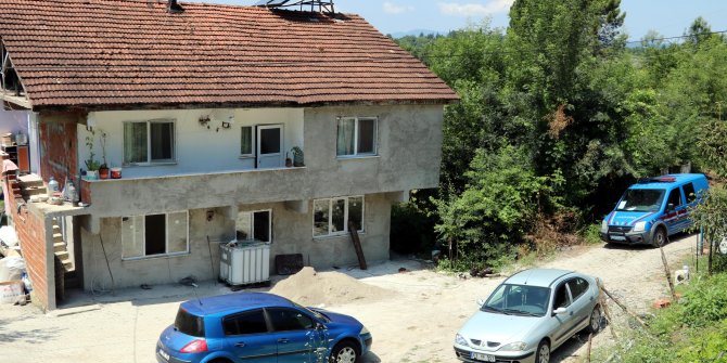 İki kişiyi öldürüp gömen şüphelilerinin kaldığı evde silah ve uyuşturucu ele geçti