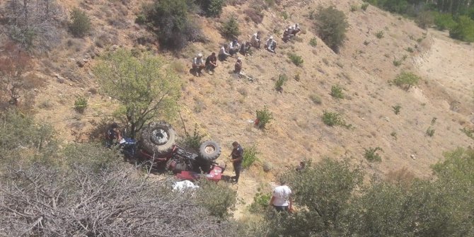 Karaman'da devrilen traktörün altında kalan sürücü öldü