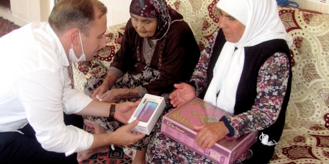 Görme engelli kadın Kur'an-ı Kerim'i elektronik ortamda ezberleyecek
