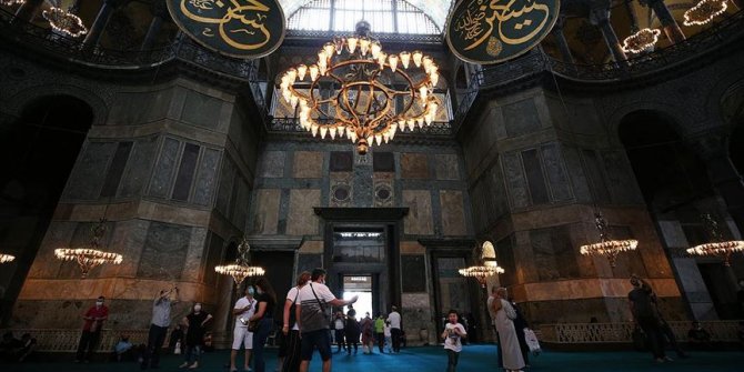 Ayasofya-i Kebir Cami-i Şerifi ilk günkü heyecanla dolup taşmaya devam ediyor
