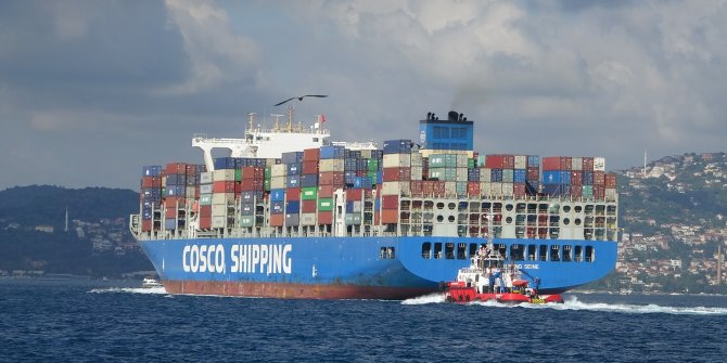 Dev gemi İstanbul Boğazı'ndan geçti