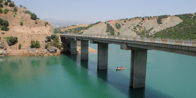 Gülistan'ın arama çalışmalarının sürdüğü baraj gölündeki su seviyesi 6 metre düştü