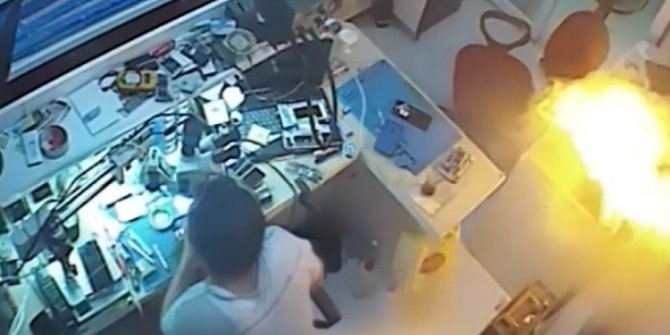 Cep telefonu bataryası bomba gibi patladı