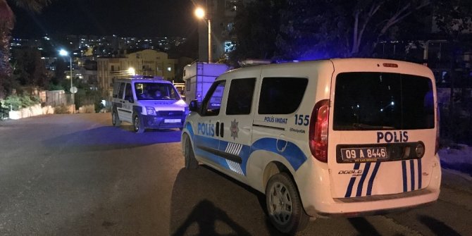 Üvey babasını uykusunda bıçakladı