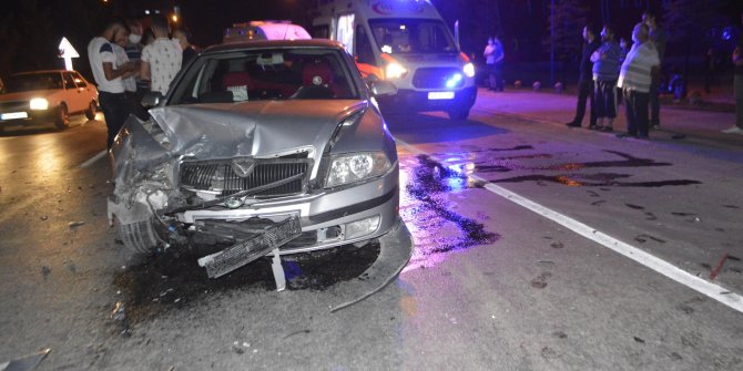 İki otomobil çarpıştı: 5 yaralı