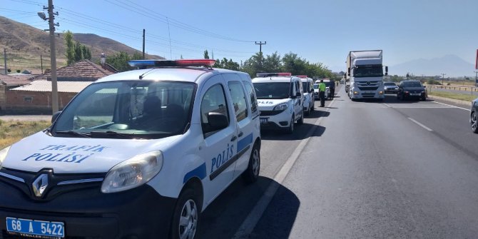 'Dur' ihtarına uymayan otomobildeki 4 kişi hırsızlık olayına karışmış