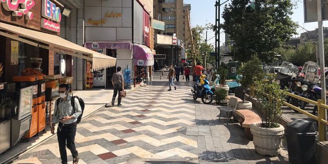İran'da Kovid-19 ölümleri 15 bin 700'e yükseldi