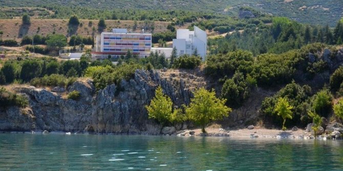 Boğulma tehlikesi geçiren genç hastanede hayatını kaybetti