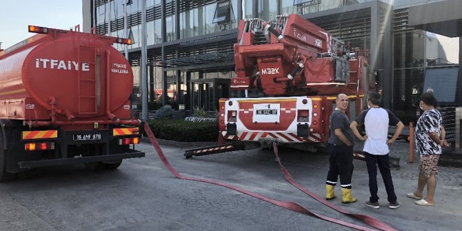 Bursa’daki tekstil fabrikası yangını kentin birçok noktasından görüldü