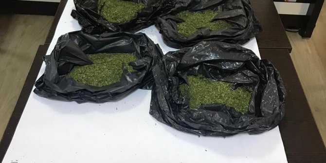 Poşedinde uyuşturucuyla yakalanan kişi, gözaltına alındı