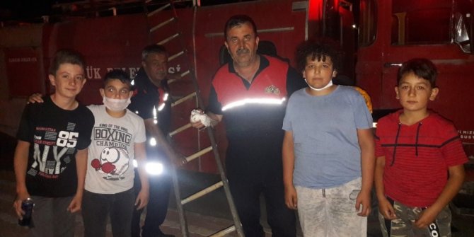 Su kanalına düşen yaralı güvercin kurtarıldı