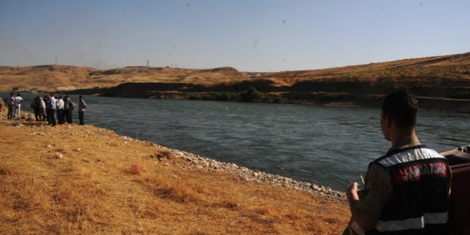 Bayram tatili için geldi, Dicle Nehri’nde akıntıda kayboldu
