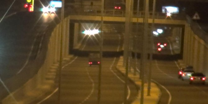 Ters şeritte kilometrelerce ilerleyen kamyonet korku dolu anlar yaşattı