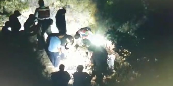 Elazığ'da otomobil uçurumdan yuvarlandı, 3 kardeş öldü