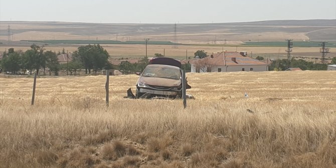 Konya'da yoldan çıkan otomobildeki yabancı uyruklu 2 kişi yaralandı