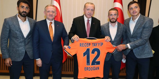 Cumhurbaşkanı Erdoğan, şampiyon Başakşehir'i kabul etti