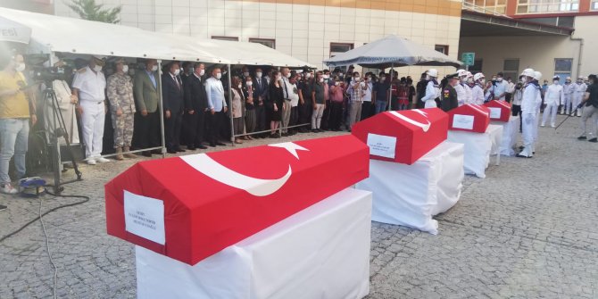 Mersin'de devrilen otobüste şehit olan 4 asker için tören