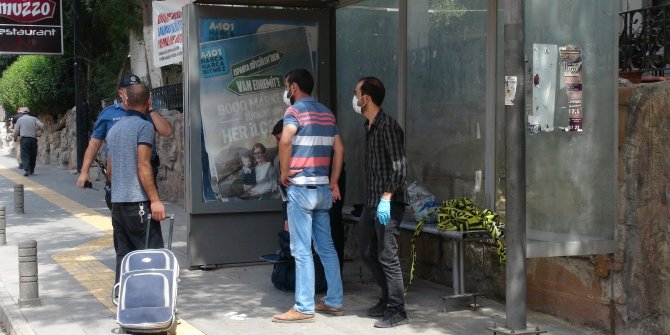 Durakta unutulan çanta korkuttu