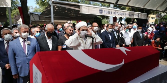 Kazada şehit olan eşinin tişörtünü bir an olsun bırakmadı