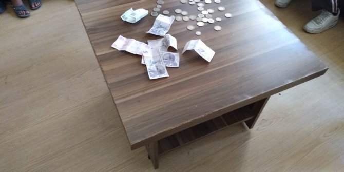 Dilenci, topladığı paraları torununun üzerinde saklamış