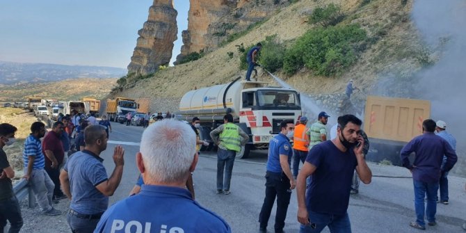 İstinat duvarına çarpan kamyonun sürücüsü yanarak can verdi