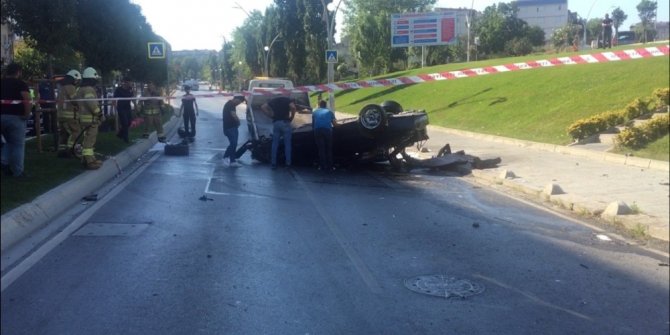 İstanbul'da feci kaza: Takla atan aracın içinden fırladı