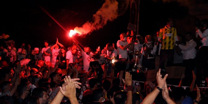 Turgutluspor'un şampiyonluk kutlamalarına 'koronavirüs' soruşturması
