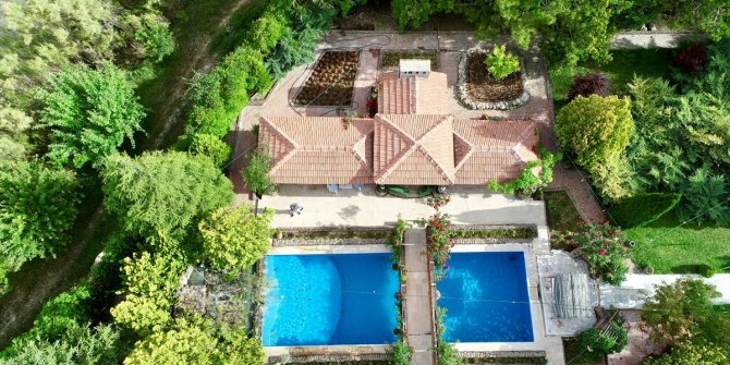 Adı çölleşmeyle anılan Karapınar'daki arazisini "vahaya" çevirdi